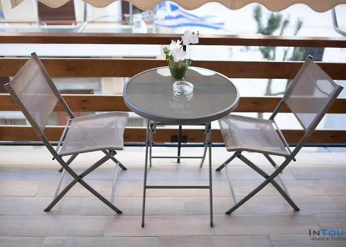 Chic And Minimal Apartment Close To Thissio Metro
