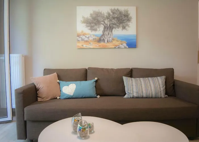 Chic And Minimal Apartment Close To Thissio Metro