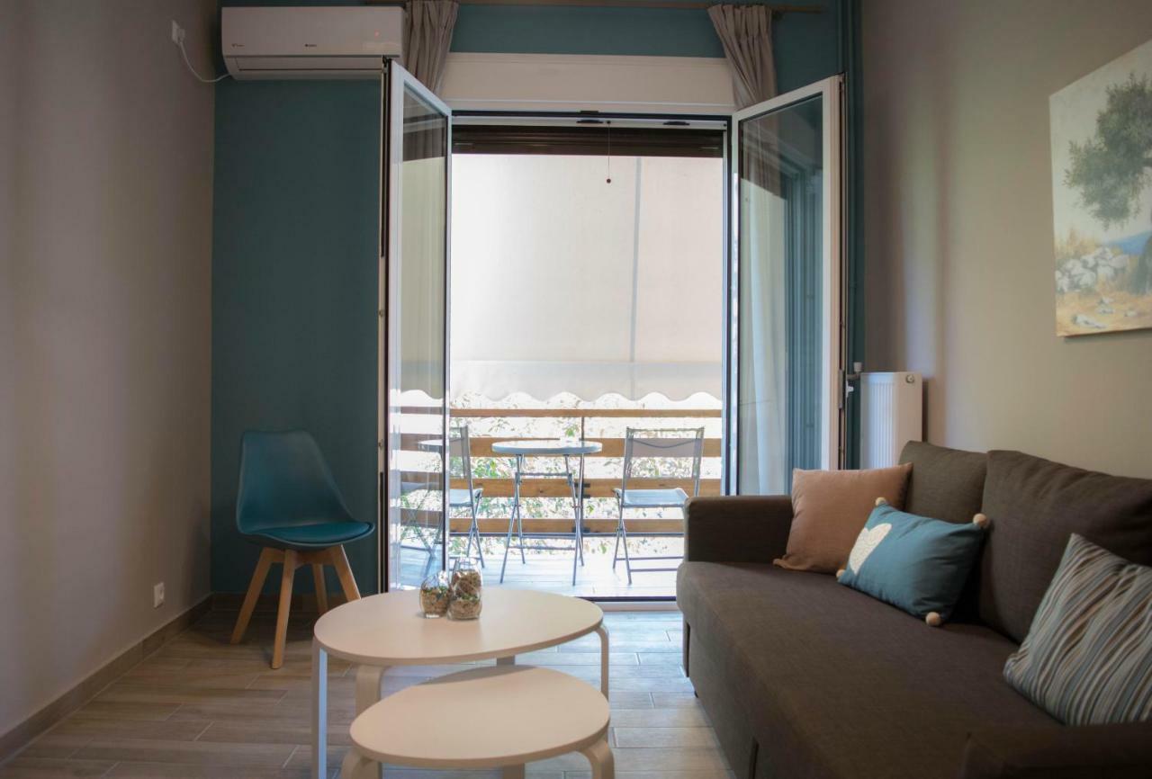 Chic And Minimal Close To Thissio Metro