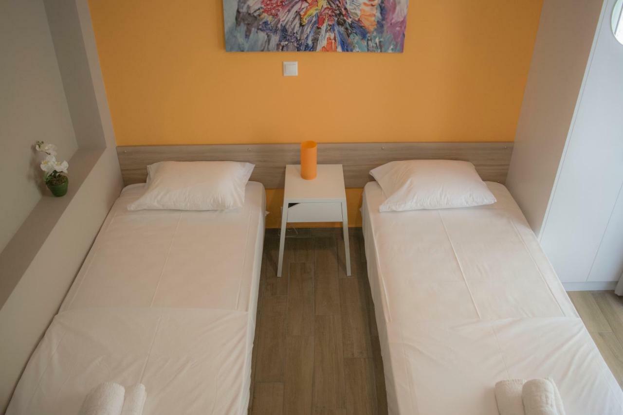 Chic And Minimal Close To Thissio Metro Appartement