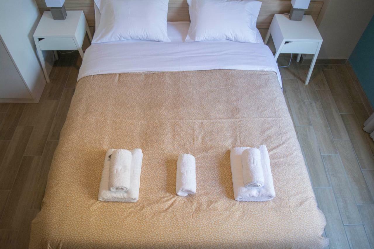 Chic And Minimal Close To Thissio Metro Appartement